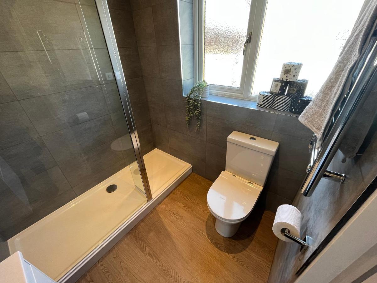 Contemporary 1 Bedroom Apartment Нормантон Экстерьер фото