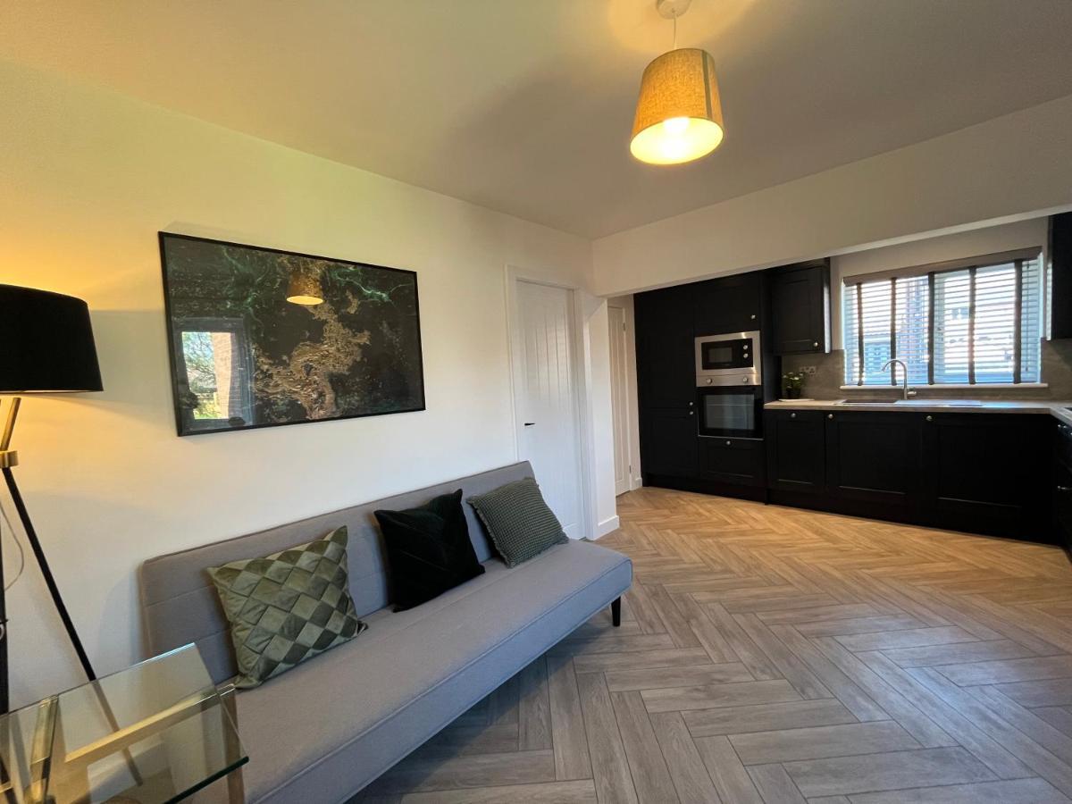 Contemporary 1 Bedroom Apartment Нормантон Экстерьер фото